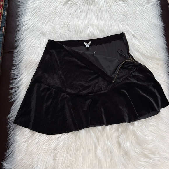 Ecote Urban Outfitters Black Velvet Flounce Mini Skirt - Picture 5 of 7